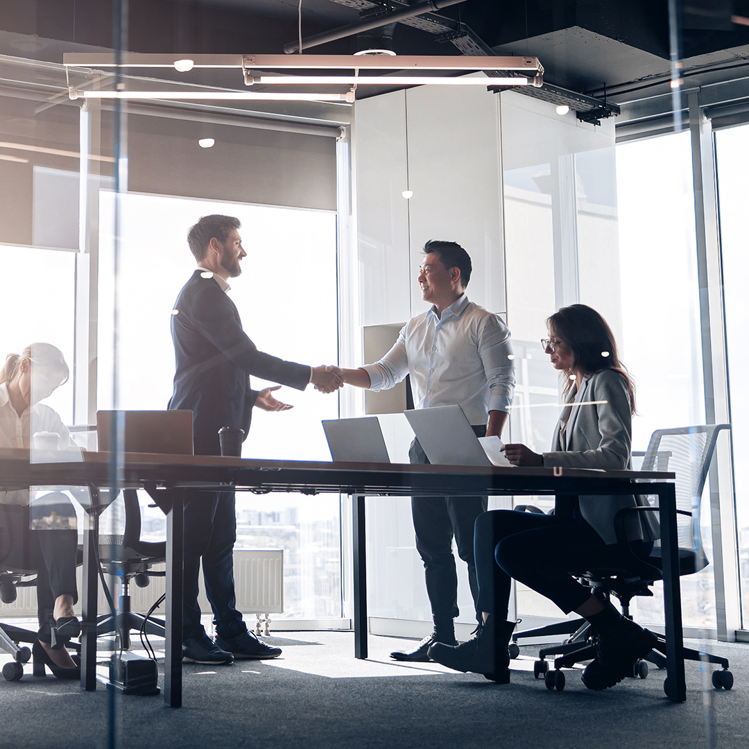 Two People Shaking hand after a successful meeting about Truepeoplesearch Removal