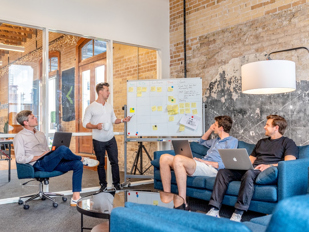 A group of people sitting in a meeting room and discussing about Fastpeoplesearch Removal